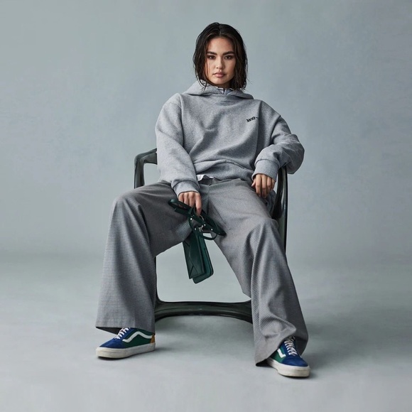 WE-AR4 Logo Hoodie in Grey - Picture 2 of 12